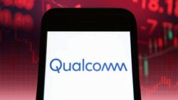 Qualcomm Stock Drops After Weak Profit Forecast and Faster Apple Revenue Decline